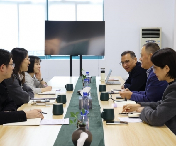 体贴眷注落实处，，政企同心营生长